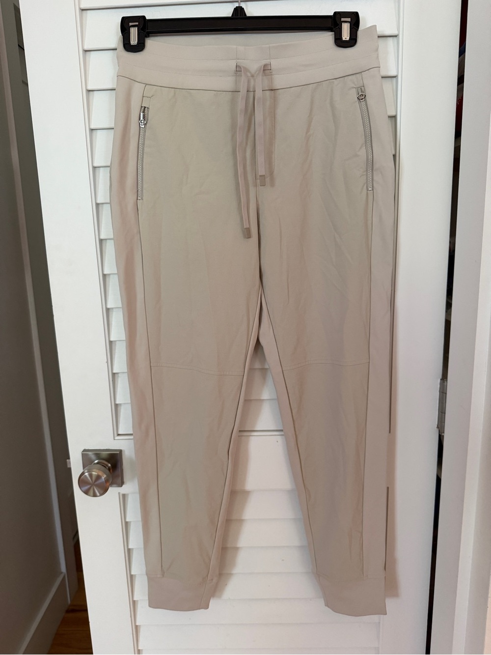 Athleta Headlands Hybrid Trek Mid Rise Jogger Size 8 Beige Athleisure